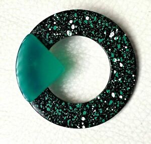 【送料無料】ジュエリー・アクセサリー ヴィンテージプラスチックブローチグリーンサークルグリーンプラスチックパインズブローチbroche vintage plastique vert etat neuf 5,4cm cercle green plastic pins brooch