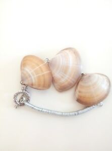 【送料無料】ジュエリー・アクセサリー シルバーブレスレットベージュシェルbracelet argente 3 coquillages beige