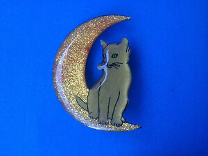 【送料無料】ジュエリー・アクセサリー ブローチキャットオンザムーンブローチbroche resine chat sur la lune par cats cat on the moon brooch