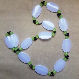 【送料無料】ジュエリー・アクセサリー ネックレスプラスチックガレットビーズガーネットn 12 collier sautoir en gallets plastiques, perles jade et grenats 72 cm