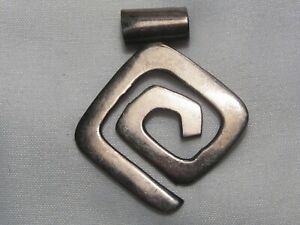 【送料無料】ジュエリー・アクセサリー シルバースターリングモダニストペンダントnouvelle annoncesilpada s0377 argent sterling moderniste abstrait maze volutes pendentif 19i