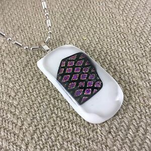 【貨物輸送無料】宝飾品・付属物 クラフトグラスディクロイックネックレスverre artisanal pendentif dichroique collier fabrique main blanc noir violet