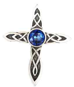 【送料無料】ジュエリー・アクセサリー ケルトクロスブローチクリスタルサファイアスズnoeud celtique croix broche fait main de etain anglais avec saphir cristal