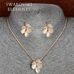 【送料無料】ジュエリー・アクセサリー ジュエリーネックレスネックレススワロフスキーペンダントRメッキゴールドbijou parure boucles collier pendentif swarovskiR elements opale plaque or