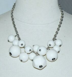 【送料無料】ジュエリー・アクセサリー メタルネックカラーホワイトレジンcollier ras de cou poggi metal et resine blanche