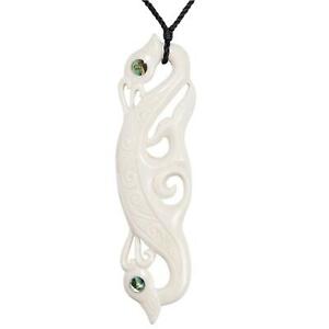 【送料無料】ジュエリー・アクセサリー ネックレスペンダントオルモーモンスターマラキハウマナアイ81stgeneration collier pendentif en os sculpte ormeau monstre marakihau manaia