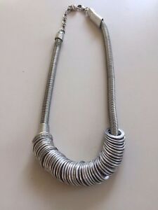 【送料無料】ジュエリー・アクセサリー ネックレスgros collier en metal argente vers 1980