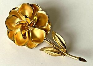【送料無料】ジュエリー・アクセサリー ヌーヴブローチヴィンテージフラワーゴールドメタルbroche vintage fleur metal dore comme une sculpture 6,8cm neuve