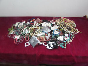 【送料無料】ジュエリー・アクセサリー コスチュームジュエリーアクセサリージャックポットgros lot de bijoux fantaisies neufs et recents et accessoires en vracs 22,350円