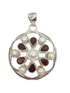 【送料無料】ジュエリー・アクセサリー シルバーペンダントグレナッツホワイトパールgrand pendentif en argent 925 grenats et perles blanches