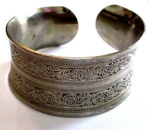 【送料無料】ジュエリー・アクセサリー ブレスレットカフシルバーヴィンテージlarge beau bracelet manchette couleur argent bijou vintage tres finement grave 20,860円