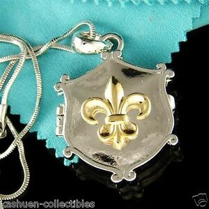 【送料無料】ジュエリー・アクセサリー リスメダリオンラブトンゴールデンアイリスリリーネックレスfleur de lis medaillon photo amour souvenir ton dore iris lily collier mignon