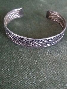 【送料無料】ジュエリー・アクセサリー エスニックシルバーメタルヴィンテージアンティークブレスレットancien bracelet jonc vintage en metal argente ethnique