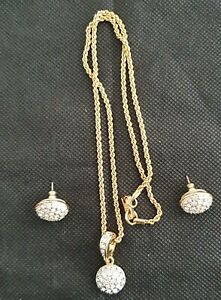 【送料無料】ジュエリー・アクセサリー ストラスビジューファンシーネックレスイヤリングparure strass bijou fantaisie collier et boucles d oreilles