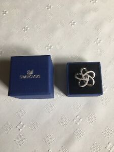 【送料無料】ジュエリー・アクセサリー スワロフスキークリスタルリングクリアリングサイズswarovski crystal ring chiara riflessione fiore solitario anello taglia 52