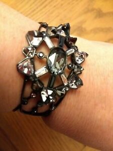 【送料無料】ジュエリー・アクセサリー ブレスレットスワロフスキースモークカフクリアクリスタルbracciale con swarovski bronwyn polsino fumo e chiaro cristallo in pensione