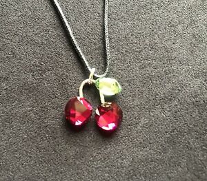 【送料無料】ジュエリー・アクセサリー チェリーペンダント??スワロフスキーネックレスgenuine swarovski collana con ciondolo ciliegie ?? 16,546円