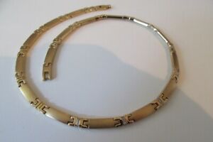 【送料無料】ジュエリー・アクセサリー コリアーフェムアンアシエブロセドレエストラスバゲットロンジューcollier femme en acier brosse dore et strass baguettes longueur 46 cm