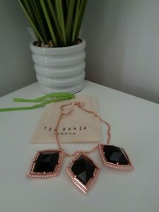 【送料無料】ジュエリー・アクセサリー テッドベイカーローズブラックゴールドレジンパールネックレスバッグlotto n ted baker rose oro nero resina dichiarazione collana di perle con sacchetto regalo