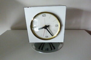 【貨物輸送無料】宝飾品・佩び物 ヴィンテージラジオツートーンvintage orologio  radio om a forma di cubo bicolore bianco e blu