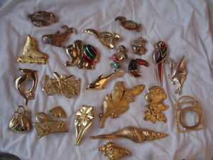 【送料無料】ジュエリー・アクセサリー ロットブロッシュファンタイジープラークコキールジュオワゾーlot 22 broches fantaisie or plaque coquillage oiseau