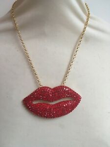 【貨物輸送無料】宝飾品・佩び物 バトラーウィルソンエナメルレッドクリスタルリップチェーンネックレスペンダントbutler and wilson cristallo rosso dello smalto grandi lip collana catena ciondolo nu