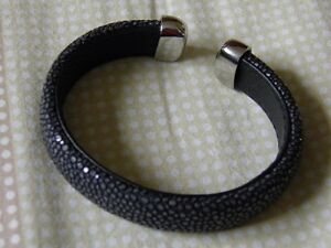 【貨物輸送無料】宝飾品・付属品 オーセンティックブレスレットエスクラヴェエンガルチャットベリタブルヌフミクステauthentique bracelet esclave en galuchat veritable neuf mixte