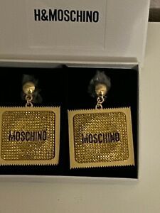 【貨物輸送無料】宝飾品・付属品 モスキーノモスキーノイヤリングゴールドゴールドメッキイヤリングペンダントイヤリングmoschino hamp;m h amp; moschino orecchini pendenti earrings gold placcati oro pla