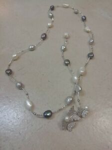 【送料無料】ジュエリー・アクセサリー リアルリバーパールネックレスcollana di perle vere di fiume con 3 farfalline