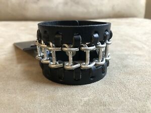 【送料無料】ジュエリー・アクセサリー 2ブラックレアレザーメタルカフユニバーサルサイズブレスレットdsquared 2 nero raro pelle metallo polsino bracciale a misura uno univer
