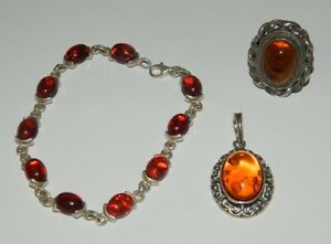 【送料無料】ジュエリー・アクセサリー パーレブレスレットペンダントペンダントリングシルバーオマウラルparure bracciale ciondolo anello in argento 925 con ambra degli urali oma19