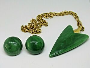 【送料無料】ジュエリー・アクセサリー ヴィンテージトリファリウムペンダントクリップオンイヤリングtrifari vintage verde lucite e trifarium ciondolo e orecchini clipon