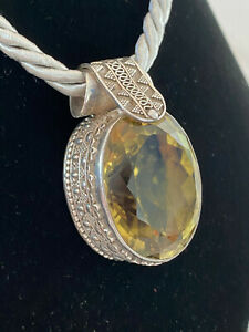 【送料無料】ジュエリー・アクセサリー ペンデンティフエンアルジャンセルティデュネシトリンpendentif en argent serti dune remarquable citrine
