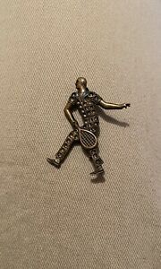 【貨物輸送無料】宝飾品・付属物 アンシエンヌブローシュジュールドテニスアネancienne broche  joueur de tennis  annees 1930