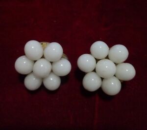 【送料無料】ジュエリー・アクセサリー ヴィンテージジュエリーイヤリングクリップクリップorecchini vintage di bigiotteria a clip clips anni 60 colore bianco, fiore