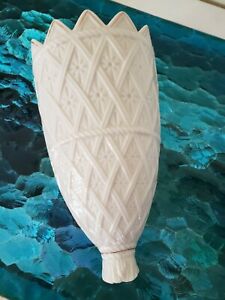 【送料無料】キッチン用品・食器・調理器具・陶器 ベレレクタッセルウォールポケット番号背の高い☆エクセレントBelleek Tassel Wall Pocket VASE 1985/ Numbered 8 tall ☆ Excellent!|hokushin