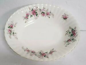 【送料無料】キッチン用品・食器・調理器具・陶器　オーバルベジタブルボウルラベンダーローズロイヤルアルバートイングランドボーンチャイナフローラルOval Vegetable Bowl 9 3/4 Lavender Rose Royal Albert England Bone China Flo｜hokushin