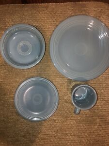 【送料無料】キッチン用品・食器・調理器具・陶器　ペリウィンクル・フィレストラフ・セットホーマーラフリンPeriwinkle Fiestaware Set 4pc Homerlaughlin