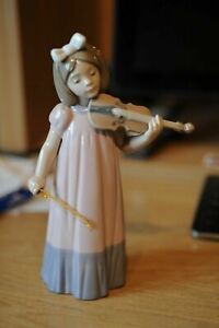 【送料無料】キッチン用品・食器・調理器具・陶器　バイオリンのナオガール約Nao girl with violin approx. 13 cm｜hokushin
