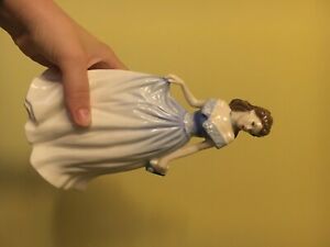 【送料無料】キッチン用品・食器・調理器具・陶器　ロイヤル・ドゥルトン・フィギュア青の女性シャーロットROYAL DOULTON Figurine - lady in blue - ?Charlotte HN4092