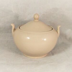 【送料無料】キッチン用品・食器・調理器具・陶器　ウェジウッドドラブウェア古い、光沢のある蓋付きシュガーボウルWedgwood Drabware (Older, Glossy) Sugar Bowl with Lid