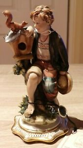 【送料無料】キッチン用品・食器・調理器具・陶器　カポディモンテフィギュアリスと少年Capodimonte Figurine - Boy With Squirrel
