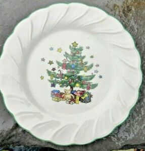 【送料無料】キッチン用品・食器・調理器具・陶器 日光ハッピーホリデークリスマスツリーサラダデザートプレートセット12 NIKKO Happy Holidays Christmas Tree Salad Dessert Plates Set