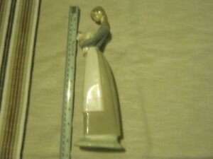 【送料無料】キッチン用品・食器・調理器具・陶器 ラッドロラムと少女Lladro - Girl with Lamb