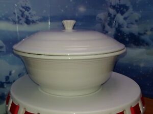 【送料無料】キッチン用品・食器・調理器具・陶器　ホワイトラウンドカバーキャセロールベーキングディッシュと蓋フィエスタFIESTAWARE White Round Covered Casserole Baking Dish with Lid Fiesta