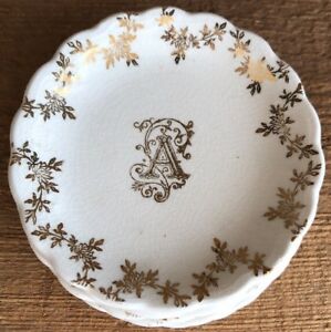 【送料無料】キッチン用品・食器・調理器具・陶器　ヴィンテージバターパット小皿プレートプレートモノグラム初期文字またはVintage Butter Pat Small Dish Plate Plates Monogram Initial Letter A or V