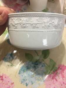 【送料無料】キッチン用品・食器・調理器具・陶器　Wedgewood Fesivity Souffle Bowl