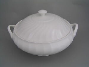 【送料無料】キッチン用品・食器・調理器具・陶器　ウェドグウッドキャンドルライト蓋付き野菜チューリーン。WEDGWOOD CANDLELIGHT LIDDED VEGETABLE TUREEN. 16,316円