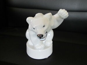 【送料無料】キッチン用品・食器・調理器具・陶器　美しい磁器の置物はベースロイヤルコペンハーゲンでアイスバーを演奏Beautiful Porcelain Figurine Playing Eisb?r on Base 10 CM Royal Copenhagen 333