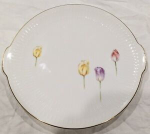 【送料無料】キッチン用品・食器・調理器具・陶器　ハッシェンロイターアパートチューリップパターン取扱いフラワーケーキプレートHutschenreuther Apart Tulips Pattern #2216 11 3/4” Handled Flower Cake Plate